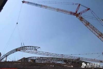 滕州街頭現(xiàn)“最帥撐傘哥” c北辛中學(xué)善國(guó)校區(qū)招生簡(jiǎn)章 c商家傾倒高溫爐灰燙傷6歲兒童 c奧林匹克中心游泳館主體結(jié)構(gòu)完工